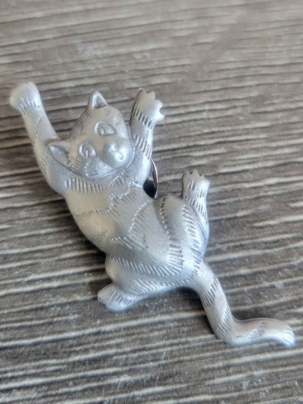 JONETTE JEWELRY, silver-tone stretching cat pin